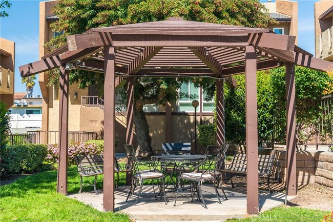 UNIT-11 - 2254 Gaviota Ave, Condo with 2 bedrooms, 3 bathrooms and 2 parking in Signal Hill CA | Image 8