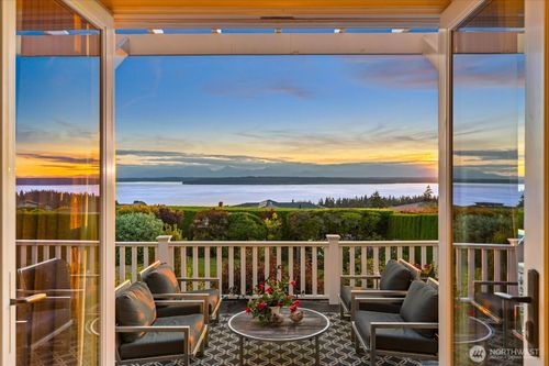 18311 8th Ave Nw, Shoreline, WA, 98177-3545 | Card Image