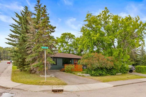 8803 36 Ave Nw, Calgary, AB, T3B1W3 | Card Image
