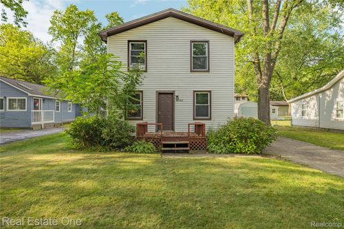 4866 Filer St, Waterford, MI, 48328-2843 | Card Image