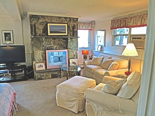20 Thorpe Ave, Portsmouth, RI, 02871-4922 | Card Image