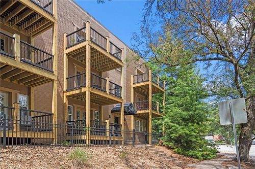 apt-3n-4504 Holly St, Kansas City, MO, 64111-4266 | Card Image