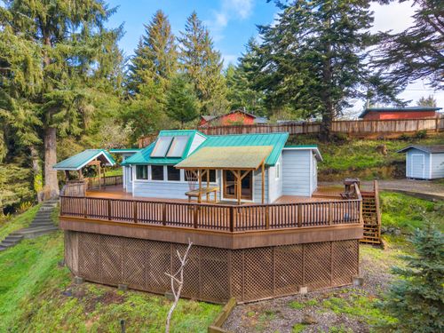 32 Summit View Ln, Fortuna, CA, 95540-9767 | Card Image
