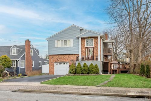 902 Linden Ave, Westbury, NY, 11590-5308 | Card Image