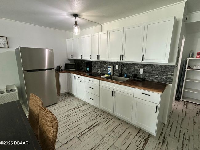 213-1909 S Atlantic kitchen | Image 27