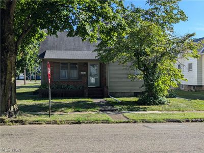 View of front of property featuring a front yard | Image 2