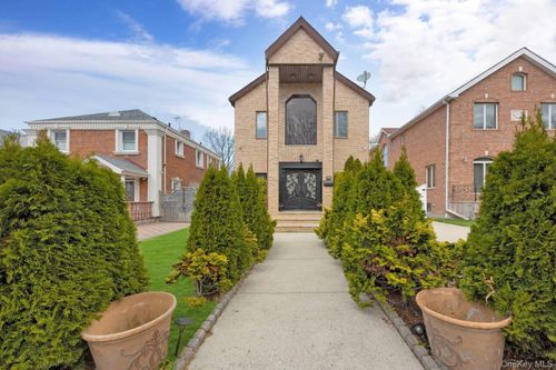 18631 Radnor Rd, Jamaica, NY, 11432-5828 | Card Image