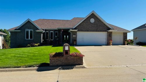 860 Springbrook Dr, Hinton, IA, 51024-8846 | Card Image