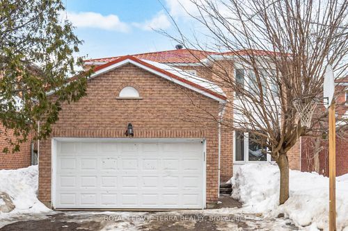 44 Carruthers Cres, Barrie, ON, L4M6A6 | Card Image
