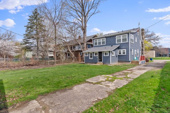424 Crapo St, Home with 0 bedrooms, 4 bathrooms and 1 parking in Flint MI | Image 6