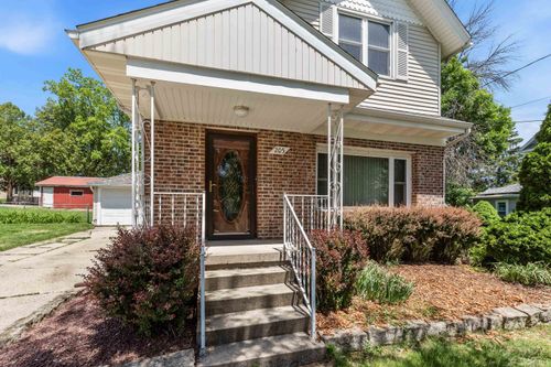 205 W Cherry St, FOX LAKE, WI, 53933-8019 | Card Image