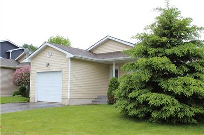 632 Stewart Dr, House other with 3 bedrooms, 2 bathrooms and 5 parking in Kincardine ON | Image 3