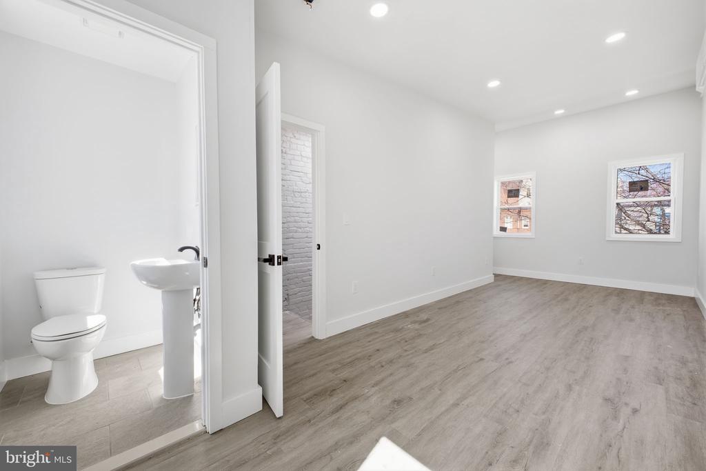 Commercial Sale in WASHINGTON
