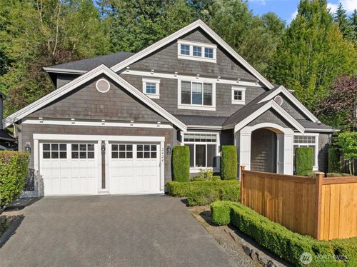 2424 108th Ave Ne, Bellevue, WA, 98004-2216 | Card Image