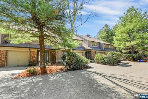 56 Longfellow Ln, Mahwah, NJ, 07430-3171 | Card Image