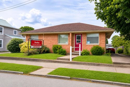 130 E 11th St, Brookville, IN, 47012-1008 | Card Image