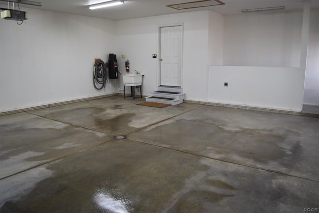 Garage | Image 28