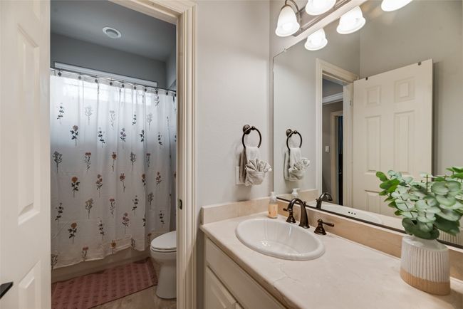 Kids rooms split Bathroom with vanity | Image 24