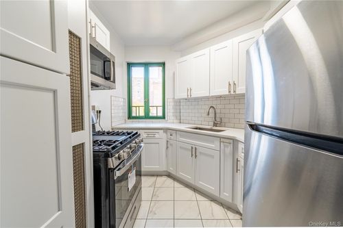 apt-5f-11 Metropolitan Oval, Bronx, NY, 10462-6504 | Card Image