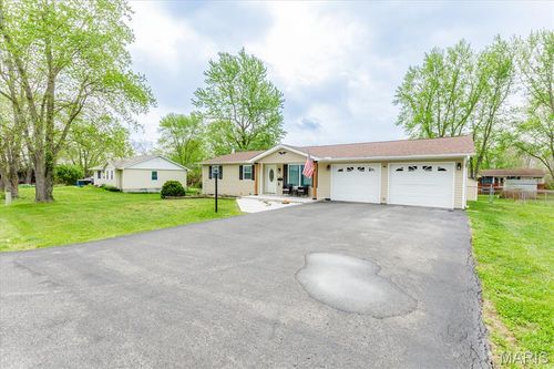 910 Center Street, Warrenton, MO, 63383 | Card Image