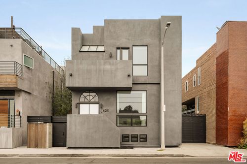 625 Mildred Ave, Venice, CA, 90291-4709 | Card Image