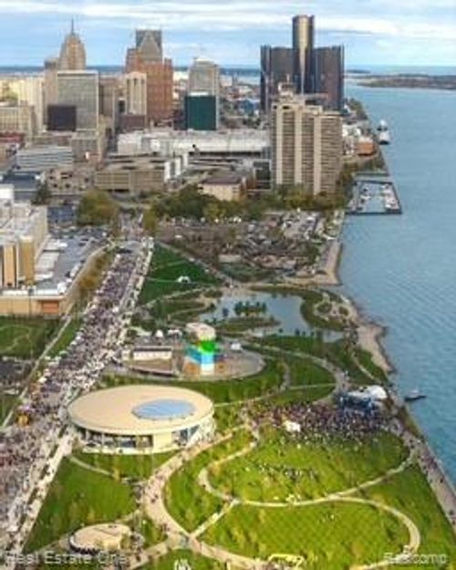 24d-1001 Jefferson Ave, Detroit, MI, 48226-4508 | Card Image