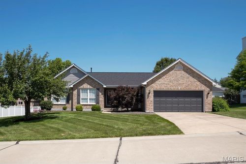 5070 Douglas Park Dr, Saint Peters, MO, 63304-7561 | Card Image
