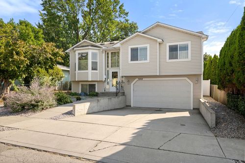 3808 E 26th Ave, Spokane, WA, 99223-5616 | Card Image