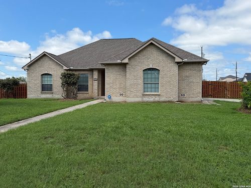100 Crestway, Floresville, TX, 78114-1648 | Card Image