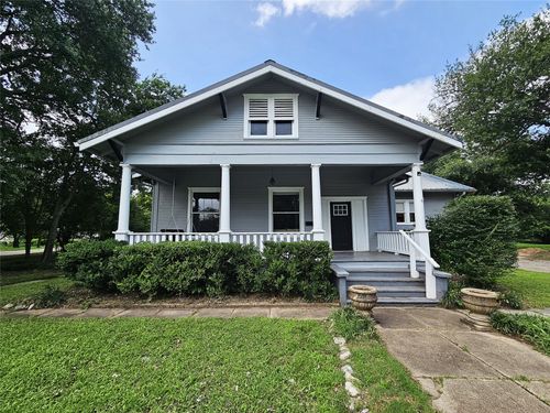 210 E Navasota St, Groesbeck, TX, 76642-1433 | Card Image