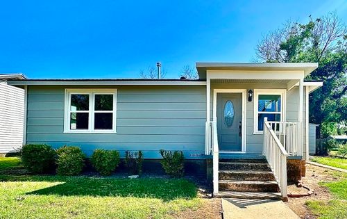 903 N 4th St, Ballinger, TX, 76821-4201 | Card Image