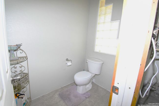 8389 E Loop 1604 S, House other with 5 bedrooms, 5 bathrooms and null parking in Adkins TX | Image 44