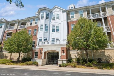 203 - 2750 Commons Drive, Condo with 2 bedrooms, 2 bathrooms and 1 parking in Glenview IL | Image 1