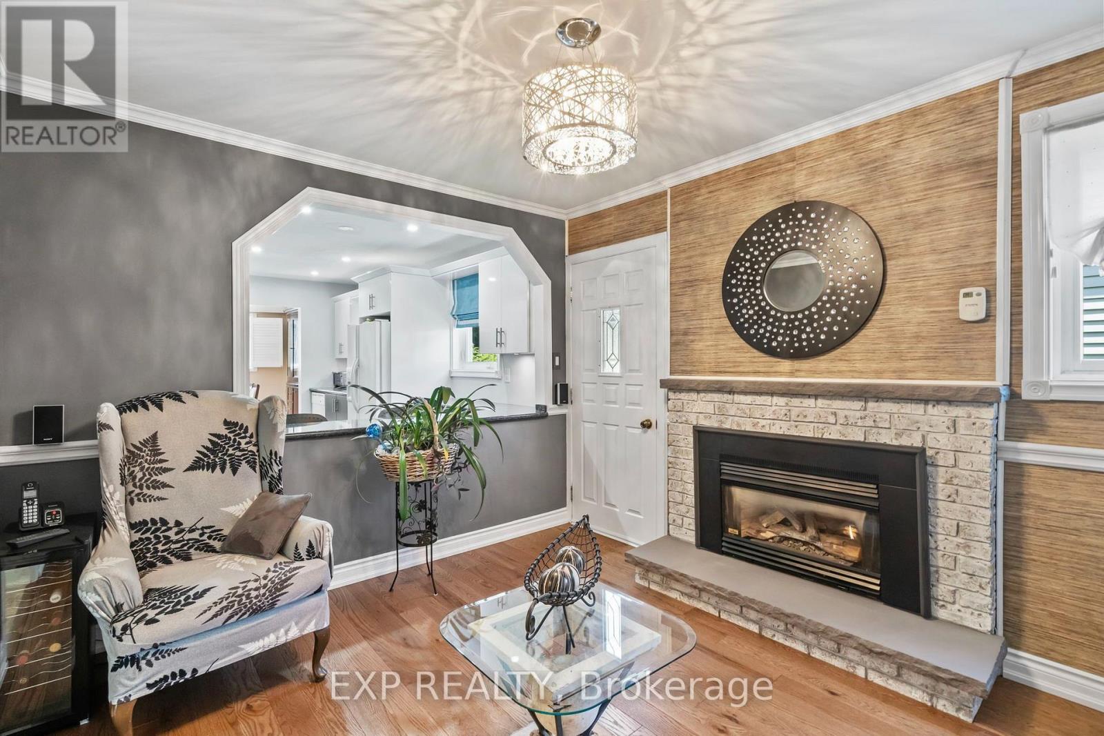 Residential in Markham (German Mills) 4