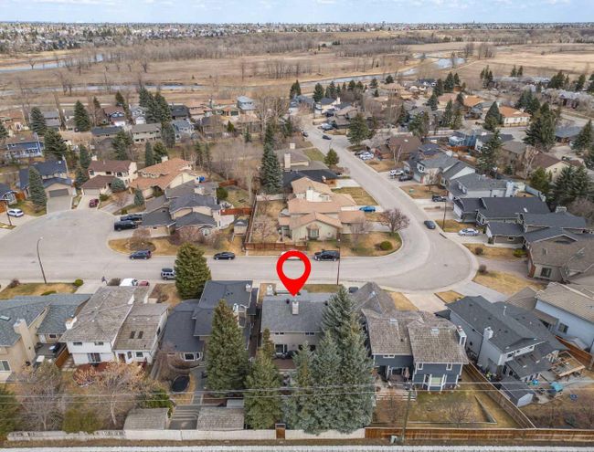 1048 Deer River Circle Se, Home with 4 bedrooms, 3 bathrooms and 4 parking in Calgary AB | Image 1