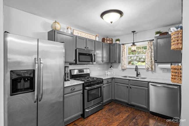 Enjoy preparing meals in your kitchen with granite | Image 9