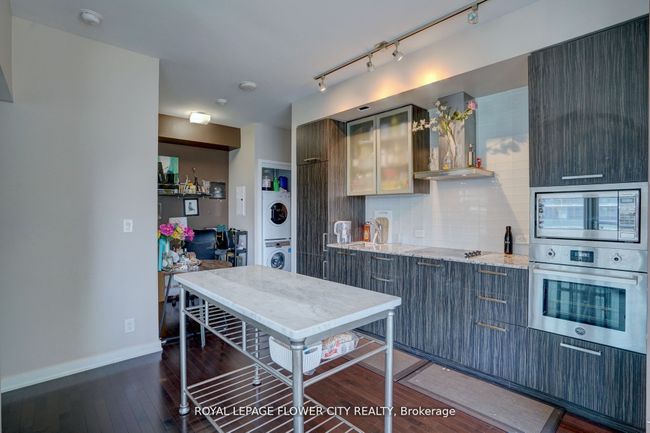 1407 - 12 York St, Condo with 2 bedrooms, 2 bathrooms and null parking in Toronto ON | Image 8