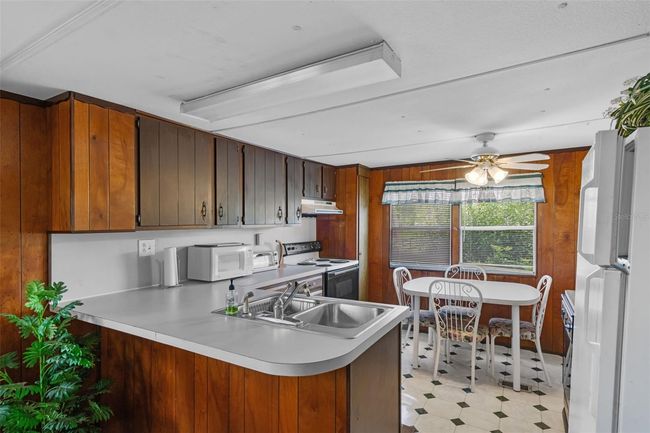 Eat in Kitchen | Image 37