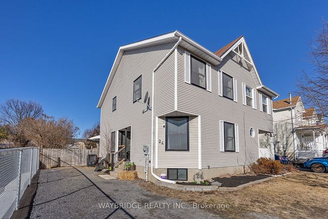 24 Mckeown Cres, House attached with 3 bedrooms, 2 bathrooms and 4 parking in Amherstview ON | Image 5