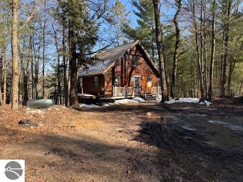 11628 White Pine Dr, Manistee, MI, 49660-9244 | Card Image