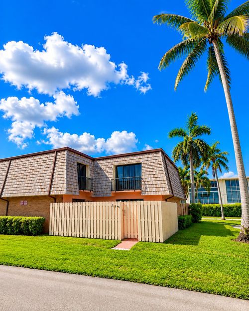 256 Lake Arbor Dr, Palm Springs, FL, 33461-2161 | Card Image