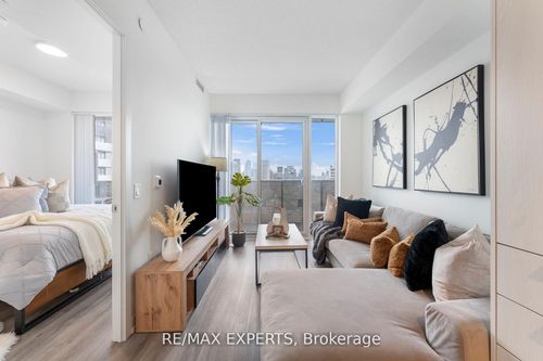 3302-138 Downes St, Toronto, ON, M5E0E4 | Card Image