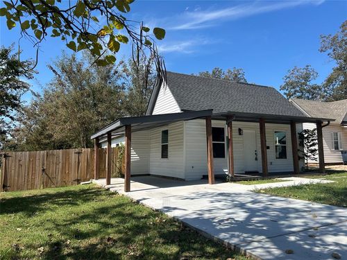 304 N Tucker Ave, Shawnee, OK, 74801-7130 | Card Image