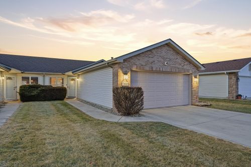 7696 Jackson St, Merrillville, IN, 46410-5747 | Card Image