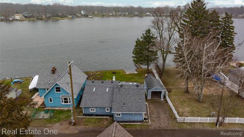 4262 Flynn, Highland, MI, 48356-1812 | Card Image