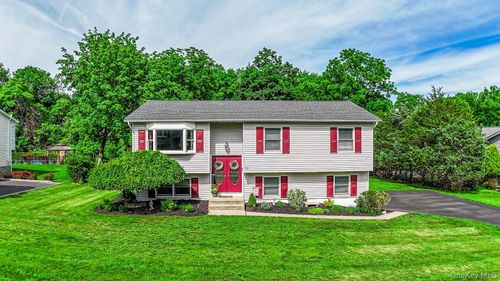 13 Pine Dr, Stony Point, NY, 10980-2511 | Card Image