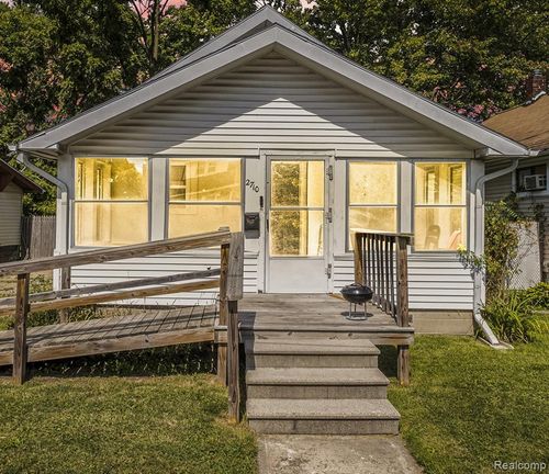 2710 Reynolds St, Flint, MI, 48503-3020 | Card Image