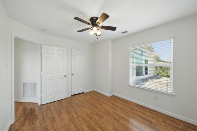There are 3 secondary rooms upstairs. | Image 25