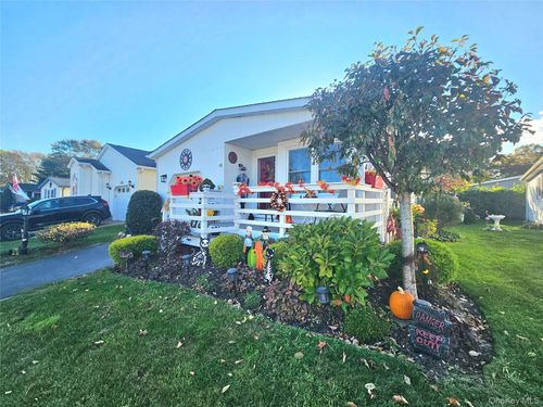 45 Dogwood Ln, Manorville, NY, 11949-3112 | Card Image