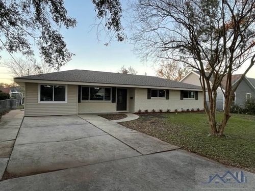 601 Broadmoor Ave, Houma, LA, 70364-1956 | Card Image